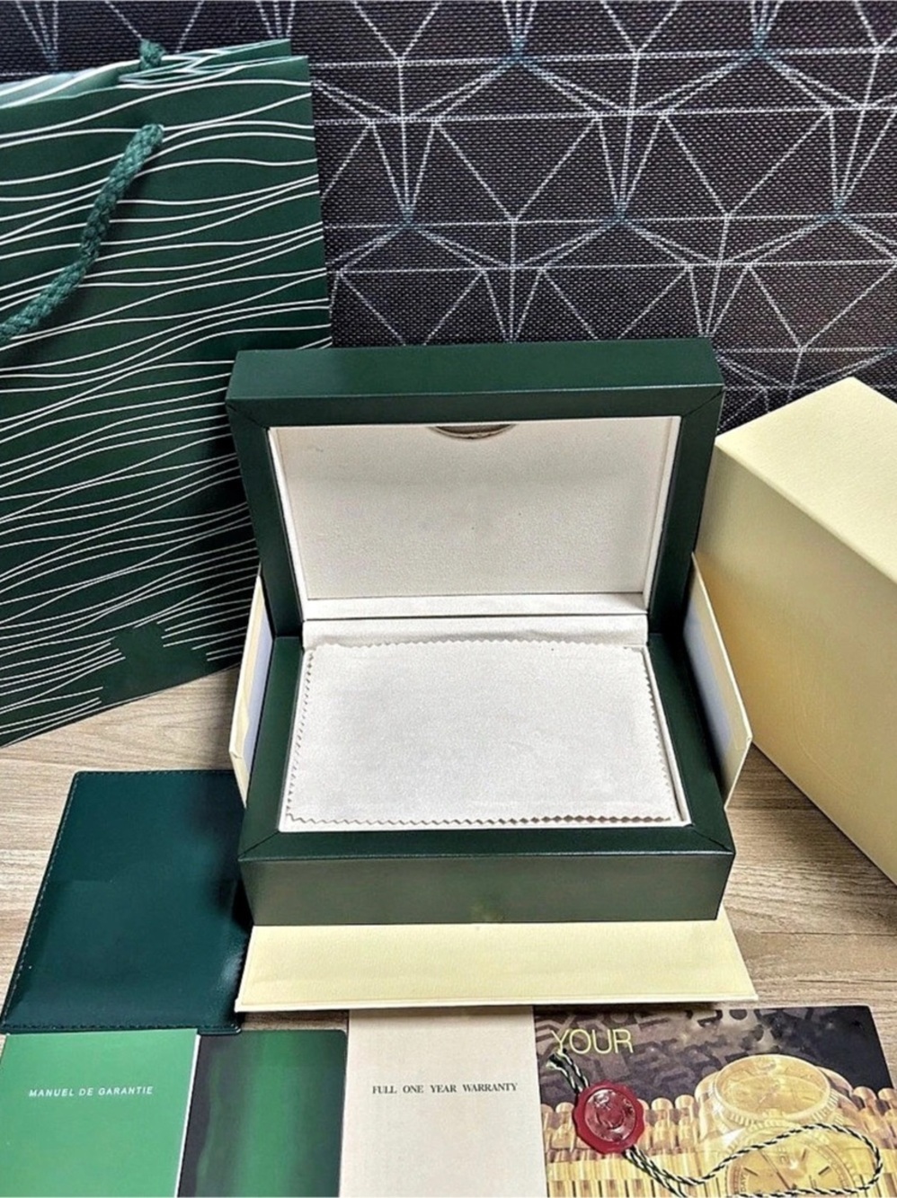 Rolex Large Wooden Presentation Watch Box Set Green & Cream - Picture 4 of 8